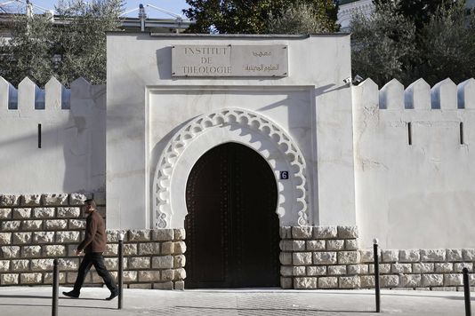 Devant l’institut de théologie de la Grande Mosquée de Paris, en 2015.