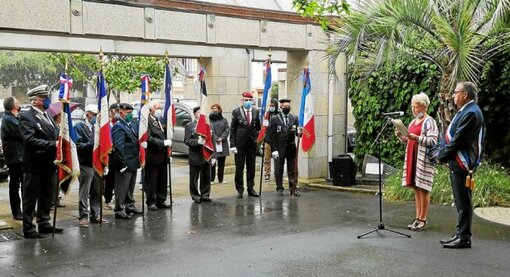 Le maire Marc Bigot, Maguy Baqué, adjointe à la citoyenneté, et les anciens combattants ont commémoré, mardi, le 76e anniversaire de la libération de Concarneau.