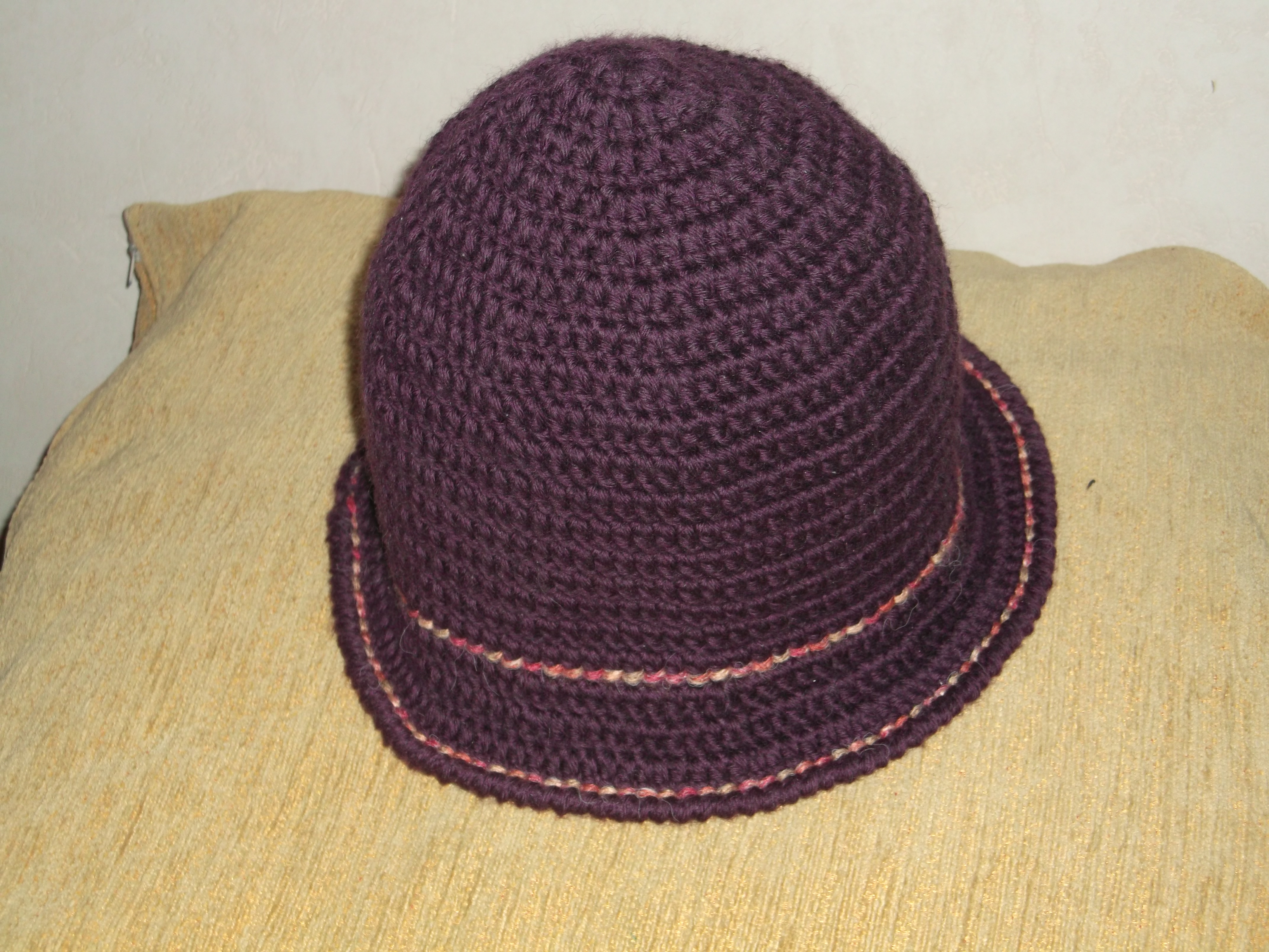 Un joli chapeau cloche - Emgie Esther : tricot, crochet et cheveux crépus