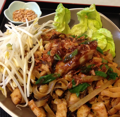 PAD THAÏ au boeuf mariné, oeuf, Shiitake et légumes