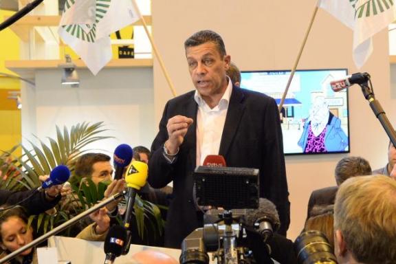 Au Salon de l'Agriculture, Xavier Beulin, président de la FNSEA, appelle au calme et à la dispersion des manifestants.
