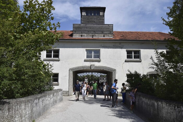 J26 - Camp de Dachau - L'entrée du camp