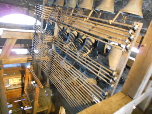 intérieur du Beffroi de Thuin - le carillon et ses claviers