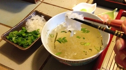 Zarû-Udon avec navet, oignons spring, Onsen Tamago dans son bouillon et Kabocha no Nimono
