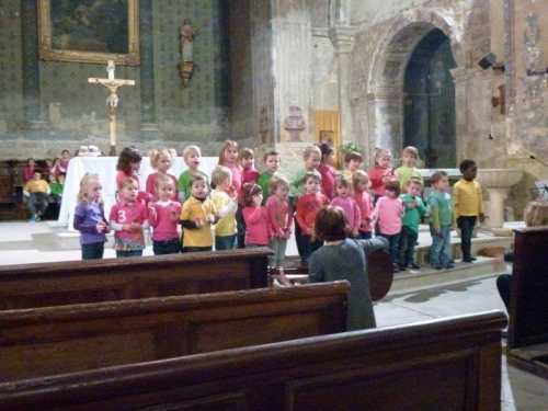 La chorale de l ' école Notre Dame du Sourire 