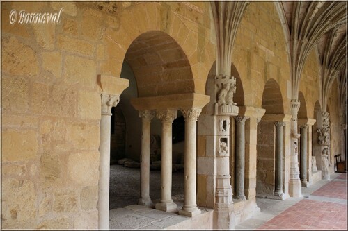 Abbaye de Cadouin le cloître la salle capitulaire galerie Est