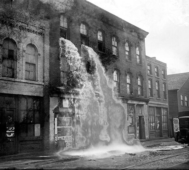 photos historiques alcool illegal jette durant la prohibition 1929   40 photos historiques à ne pas louper   vintage photo passe image historique histoire 