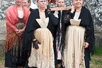 Costumes breton féminins - région de Sizun