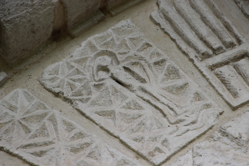 L'étrange tympan de l'église de Cortrat