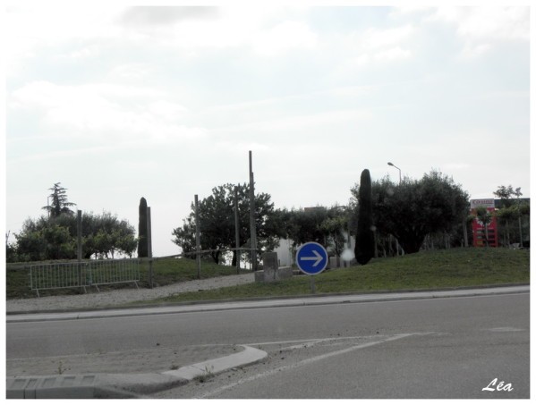 Rond point sortie de Nîmes