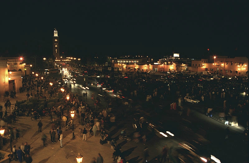 800px-Marrakesh,_Djemaa_el_Fna_in_the_evening_(js)