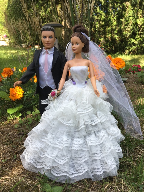 Autre mariée barbie. La robe a été acheté sur internet