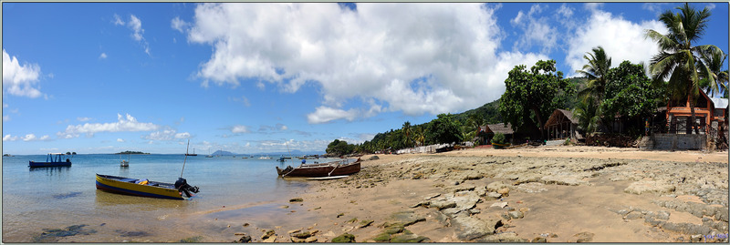 Vue panoramique de la plage d'Ampangorinana (ou Ampangorina) - Nosy Komba (Nosy Ambariovato) côté est - Madagascar