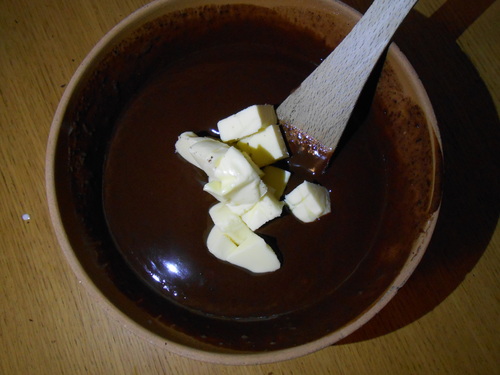 Bûche roulée au chocolat noir et amandes