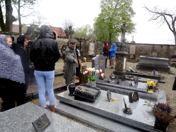 Visite du cimetière Saint-Vorles avec Dominique Masson