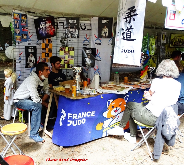 Le forum des Associations Châtillonnaises dimanche 12 septembre sur le site de la Douix, un reportage de René Drappier...