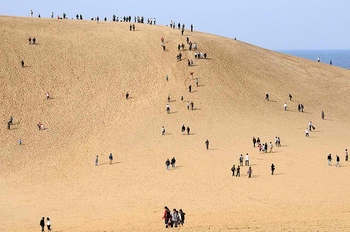 Sand-Dunes-of-Tottori1