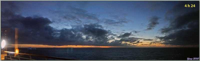 24/03/2022 : réveil de bonne heure et, enfin, un semblant de ciel dégagé avec le jour qui pointe son nez. Aujourd'hui, ce sera Siple Island, 73°51′ S 125°50′ W