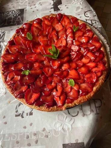 Peut être une image de fraise, dessert et intérieur