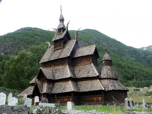 2005 07 18 Sognefjell Borgund Stave church 02.JPG