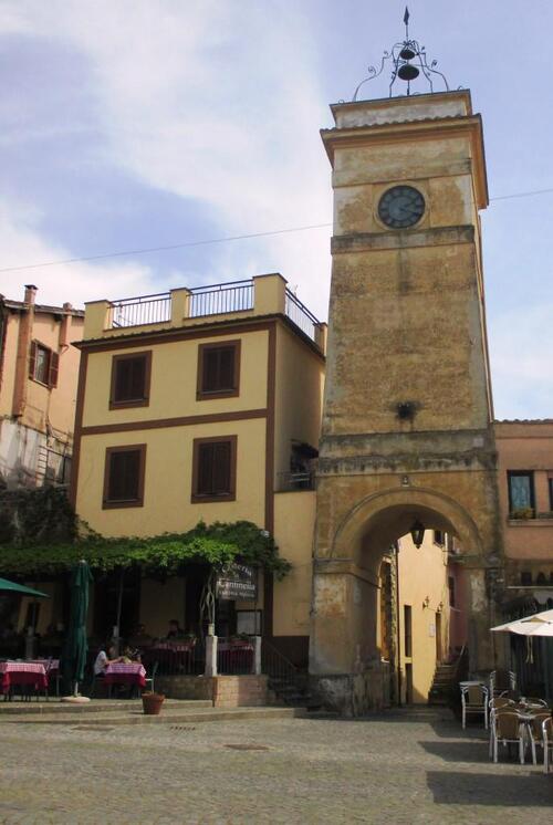 Balade dans le village médiéval de Trevignano Romano