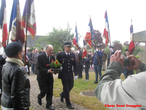 La cérémonie en souvenir de la Libération de Châtillon sur Sein a été suivie par  par René Drappier