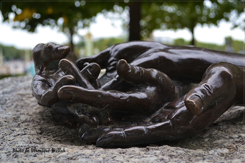 Jardin des Tuileries : The Welcoming Hands de Louise Bourgeois