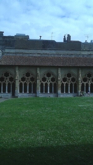 Le cloître de la cathédrale de Bayonne 