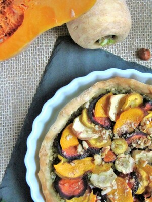 Tarte au pesto de noisette et légumes anciens