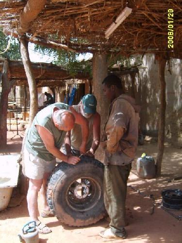 Mali Mise en place d'une mèche dans le pneu
