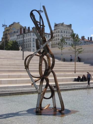 Les sculptures de Jean-Pierre Rives sur les berges du Rhône - L'actu  lyonnaise