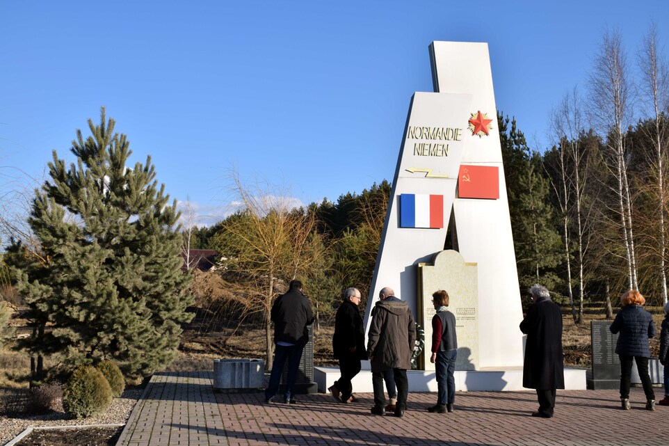 Polotnianiye Zavod - Monument de l'escadrille Normandie Niemen