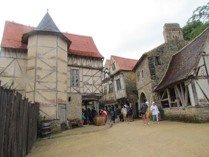 LE PUY DU FOU . Deuxième partie .