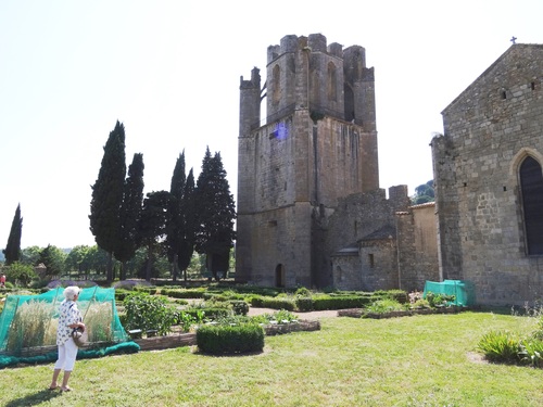 Lagrasse et son abbaye dans l'Aude (photos)