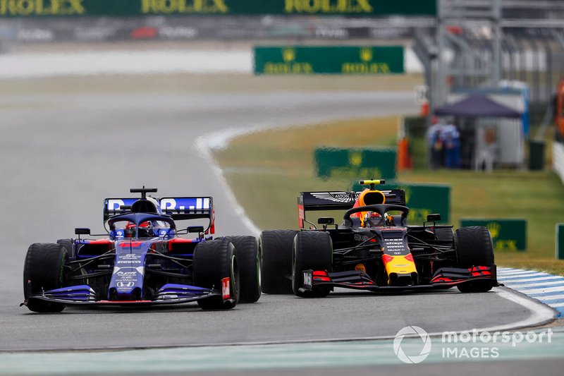 Daniil Kvyat, Toro Rosso STR14, devant Pierre Gasly, Red Bull Racing RB15