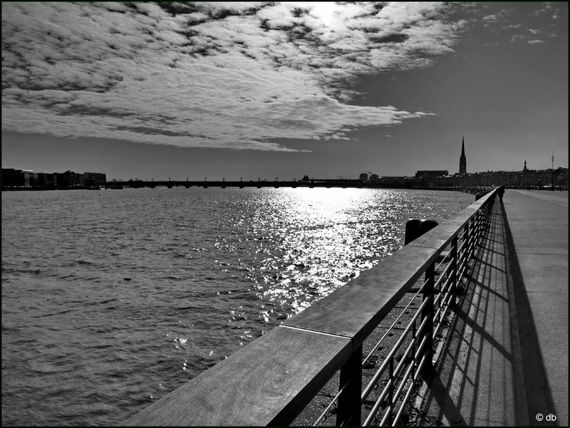 Bordeaux - Le port de la lune