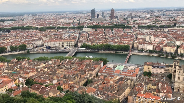 Lyon : La ville vue des toits de la basilique