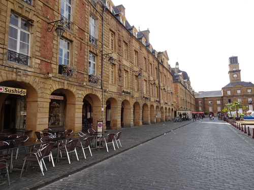 Autour de la Place Ducale à Zarleville dans les Ardennes (photos)