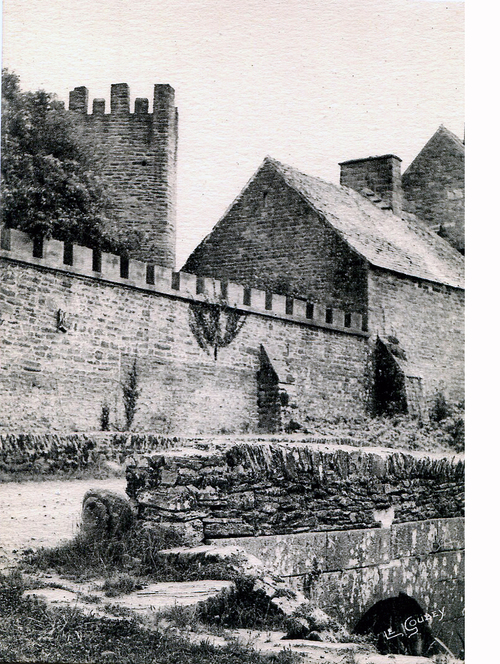 LES REMPARTS DU ROZEL (Manche)