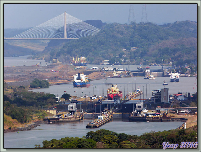 Blog de images-du-pays-des-ours : Images du Pays des Ours (et d'ailleurs ...), Les écluses de Miraflorès vues du Cerro Ancòn (Distance à vol d'oiseau: 7 km) - Ciudad de Panamà