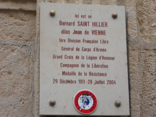 *  Le 8 mai à Dole - Un bel hommage au général Saint-Hillier