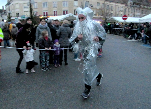 La folle corrida de Noël organisée par les Vitrines Châtillonnaises a eu un grand succès !