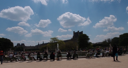 Paris - Le Louvre et le bassin des Tuileries