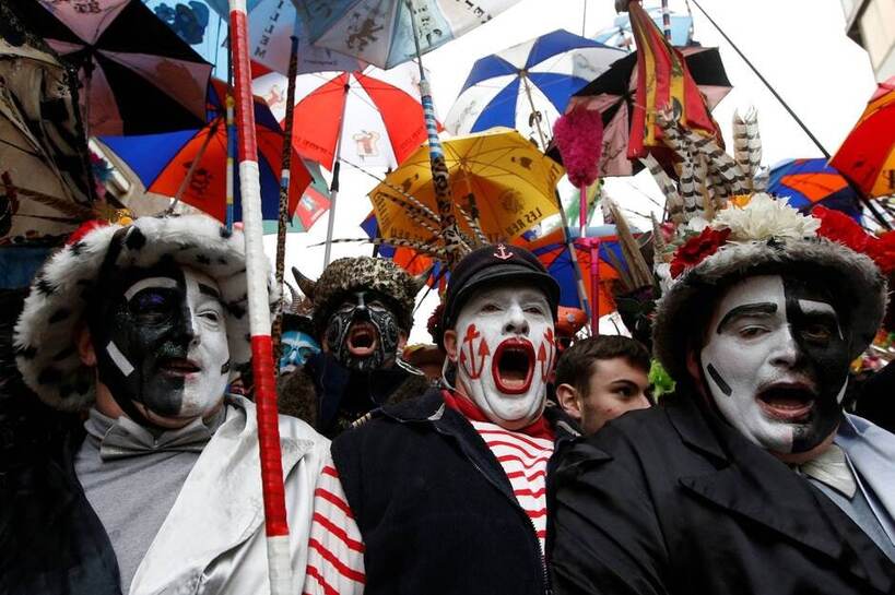 Des festivaliers costumés pendant la parade du Carnaval de Dunkerque, en février 2017.