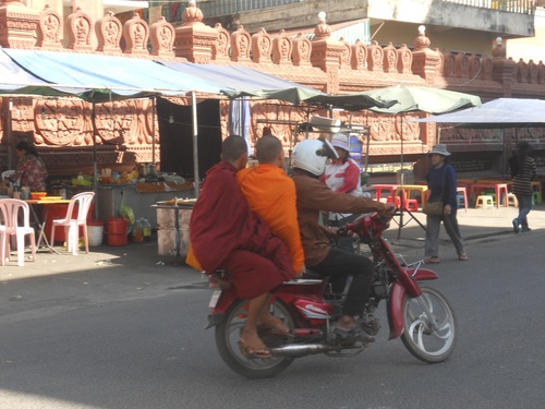 J88. 5 décembre, 1er jour à Phnom Penh