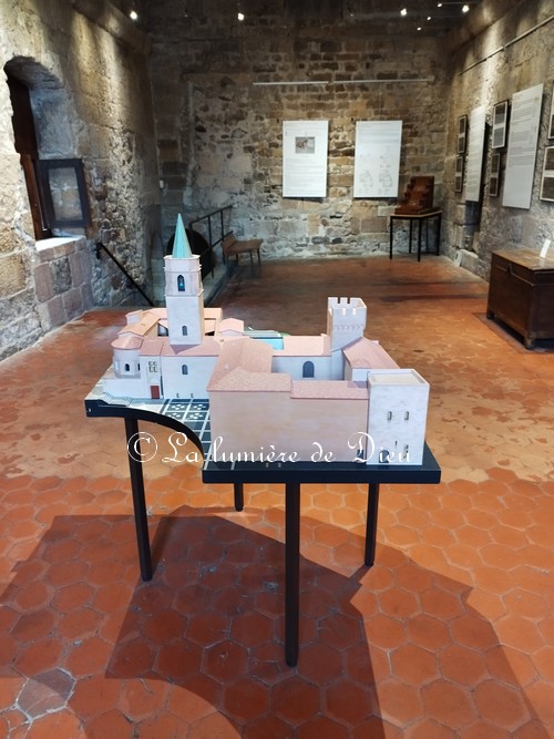 Fréjus, le cloître de la cathédrale saint Léonce