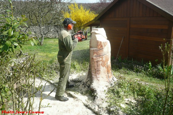 Une superbe statue en bois de Jeanne d'Arc réalisée à Essarois