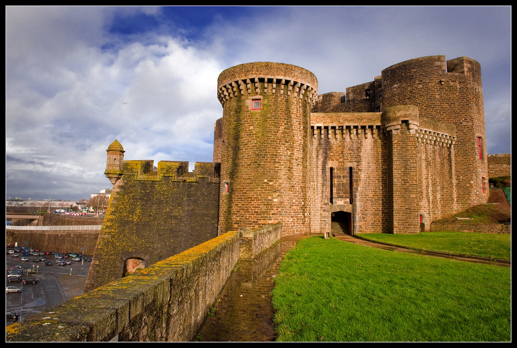 Résultat de recherche d'images pour "le chateau d ebrest photo"