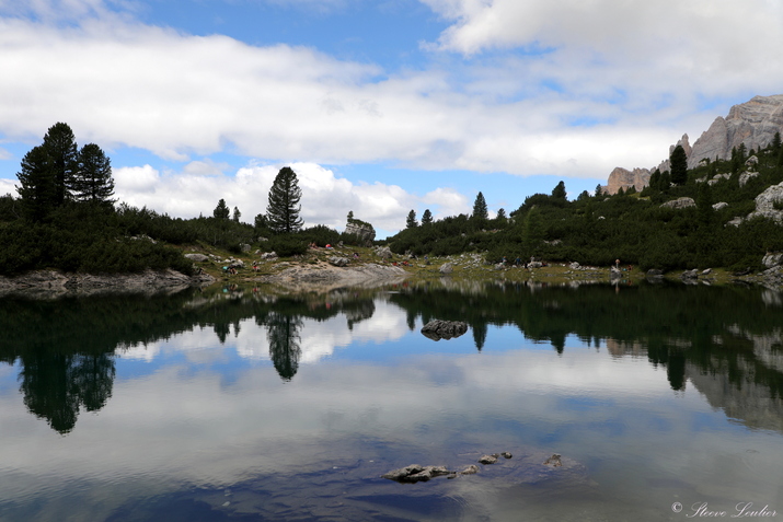 Trek dans les Dolomites : lac du Laguazoi