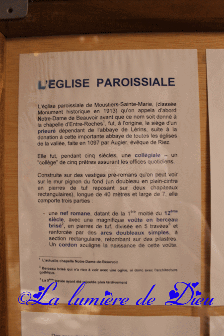 Moustiers Sainte Marie : L'église Notre-Dame de l'Assomption